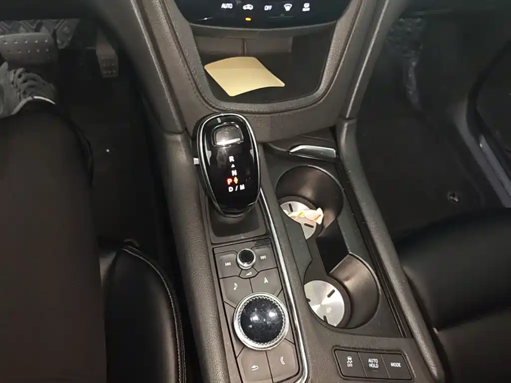 Cadillac XT5 — фото 14