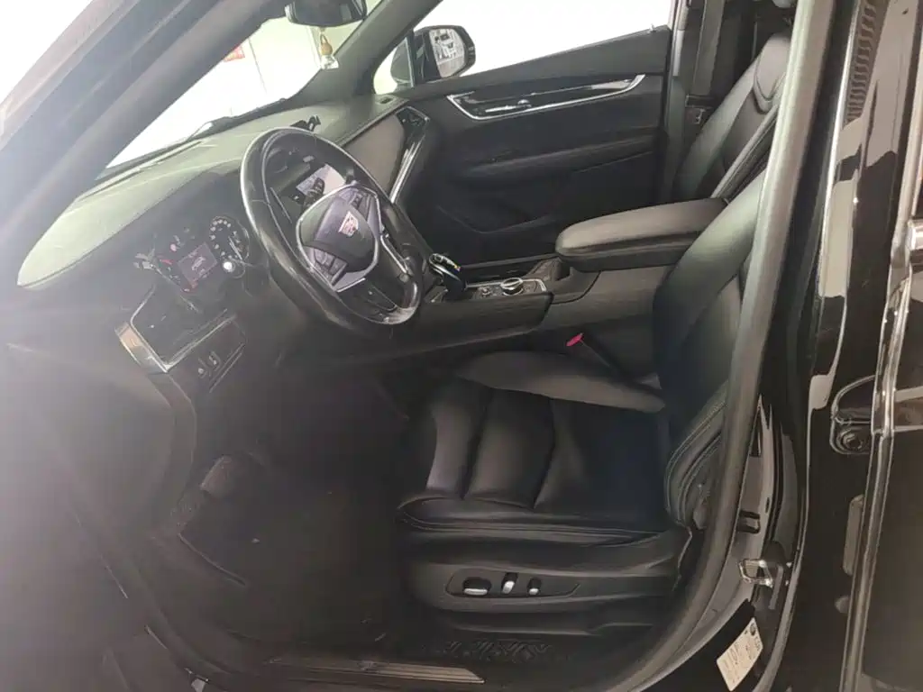 Cadillac XT5 — фото 15