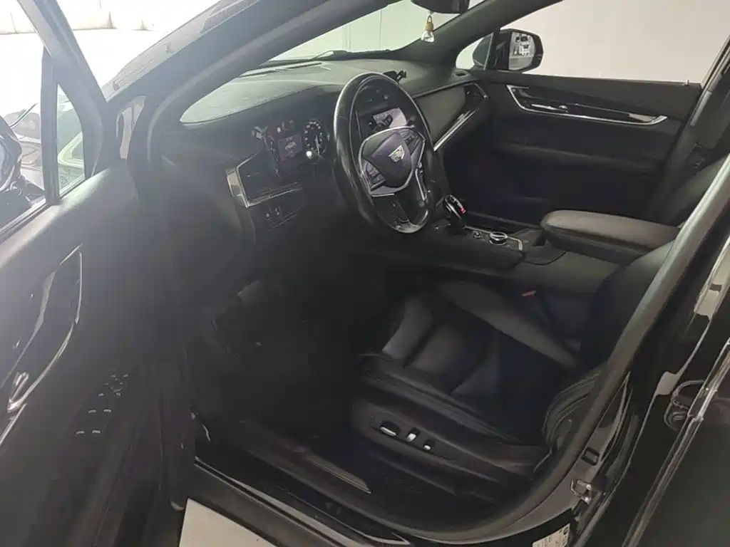 Cadillac XT5 — фото 16