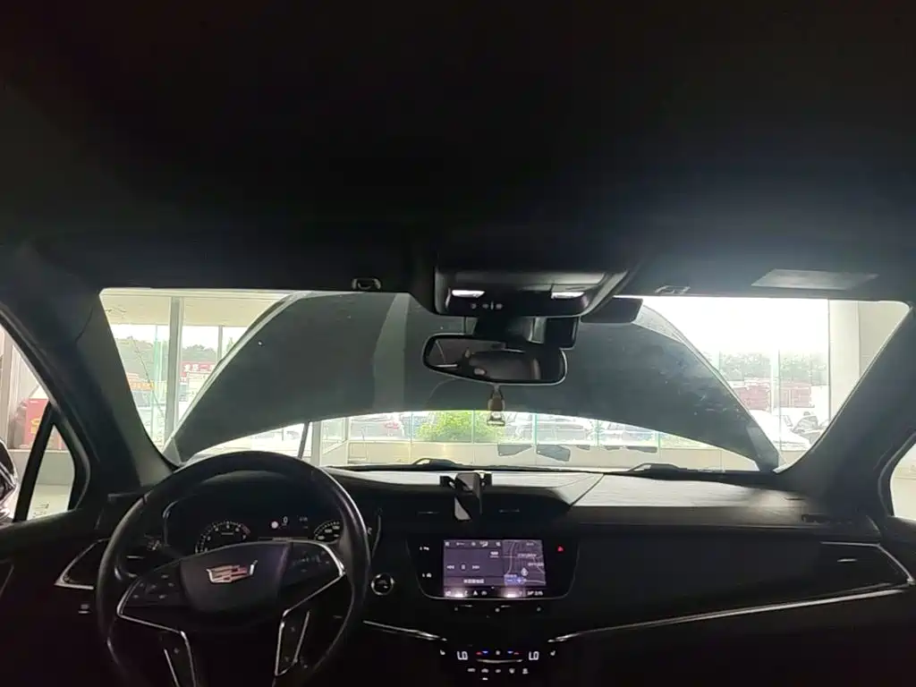 Cadillac XT5 — фото 18