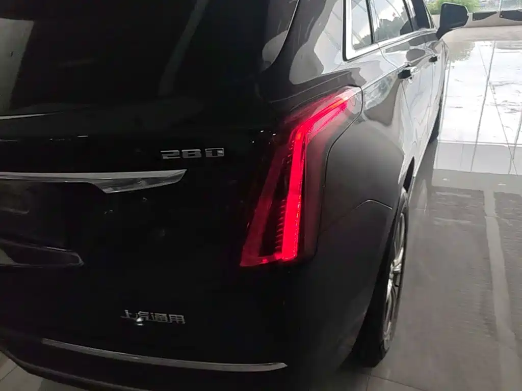 Cadillac XT5 — фото 8