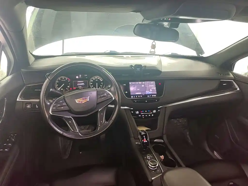 Cadillac XT5 — фото 10