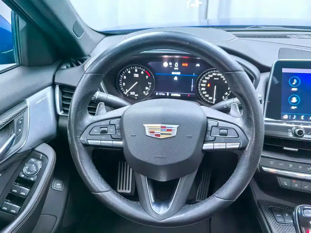 Cadillac CT5 — фото 7