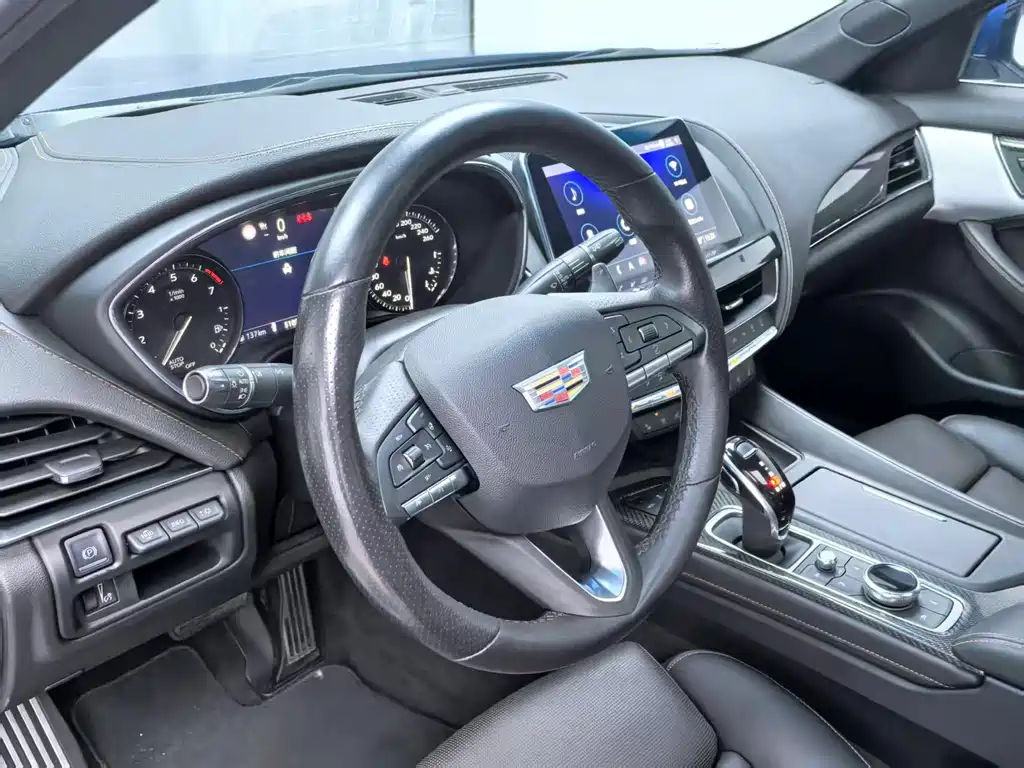Cadillac CT5 — фото 9