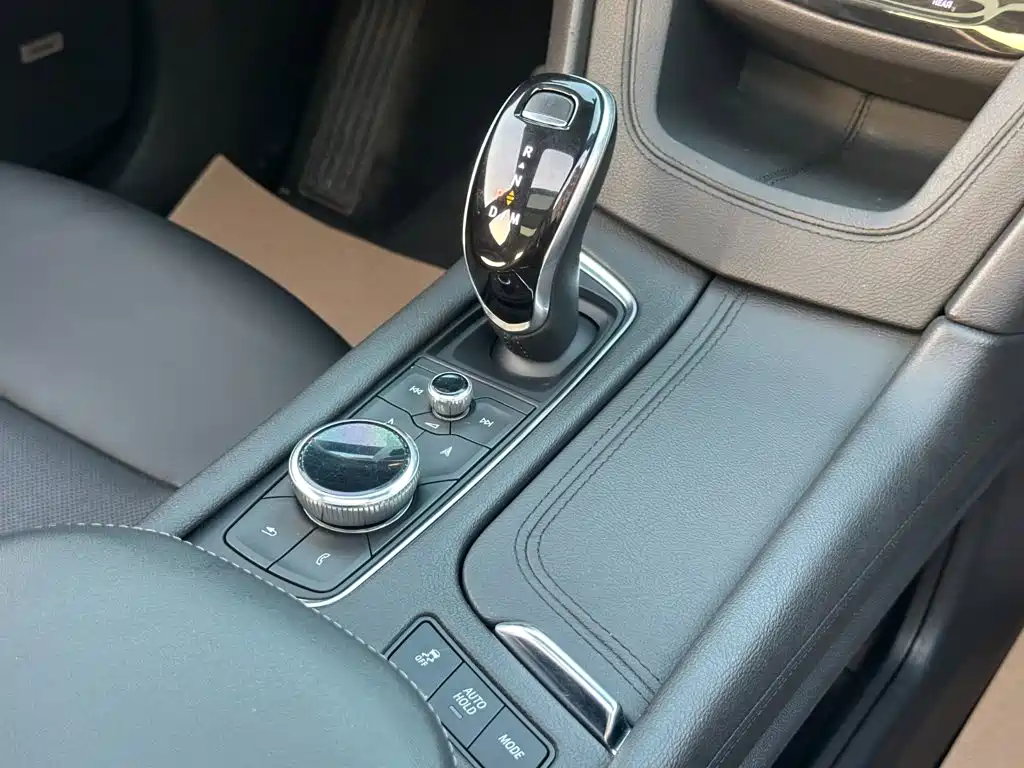 Cadillac XT5 — фото 11