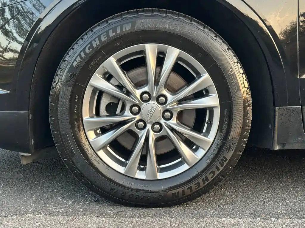 Cadillac XT5 — фото 18