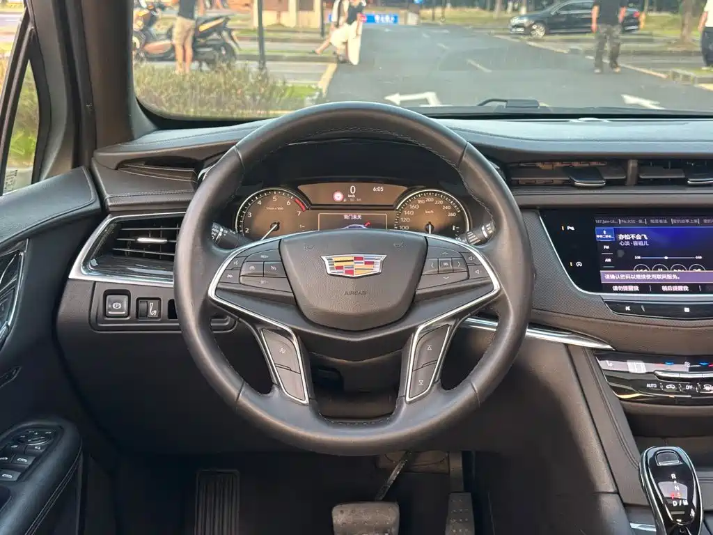 Cadillac XT5 — фото 7