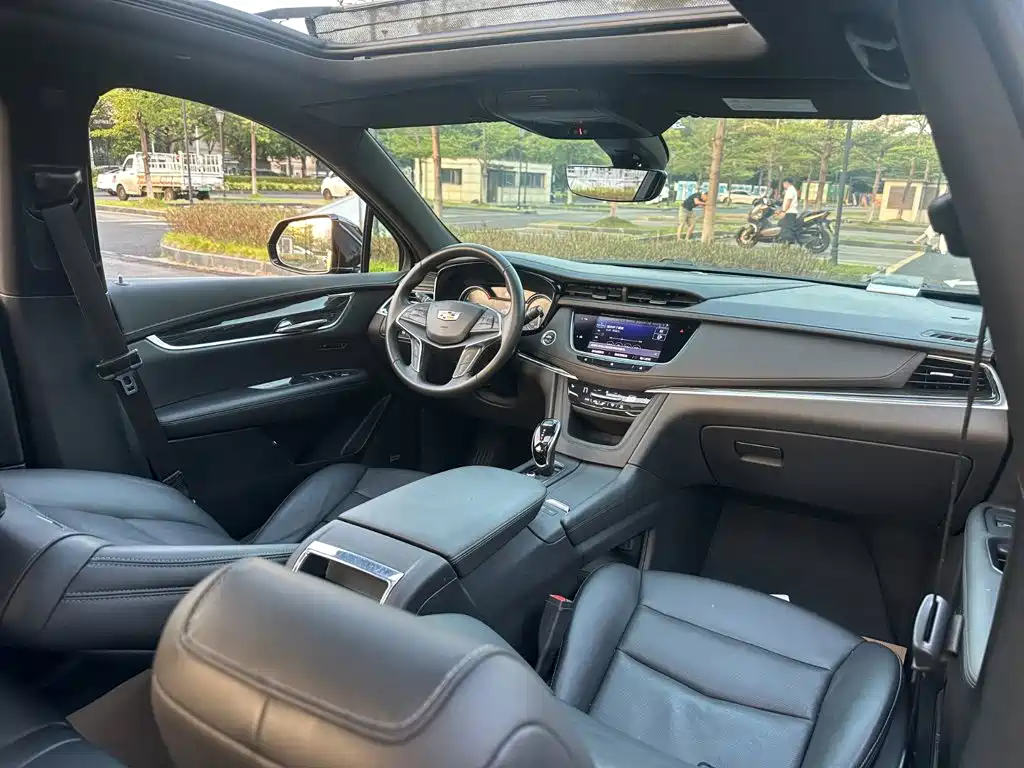 Cadillac XT5 — фото 10
