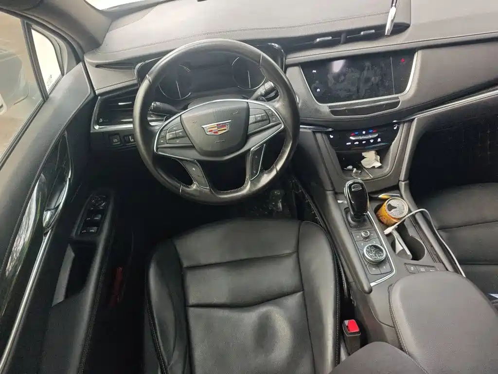 Cadillac XT5 — фото 11