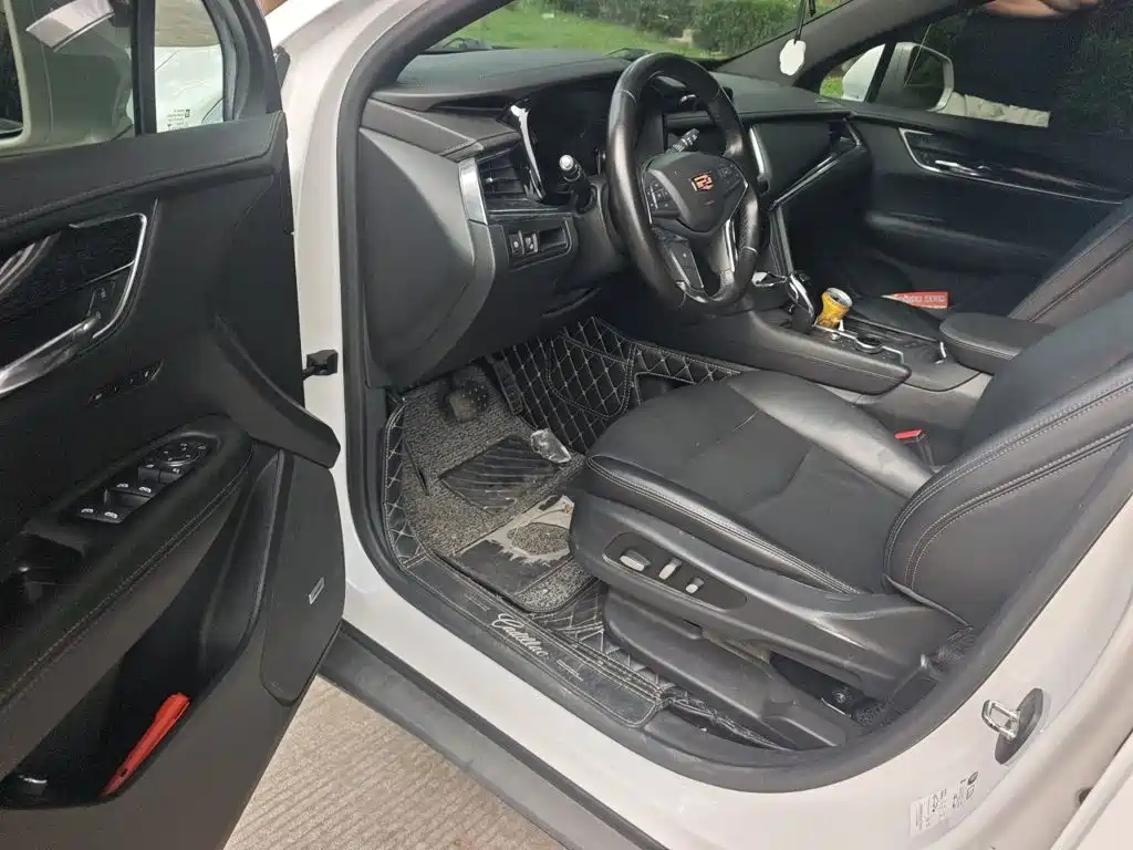 Cadillac XT5 — фото 17