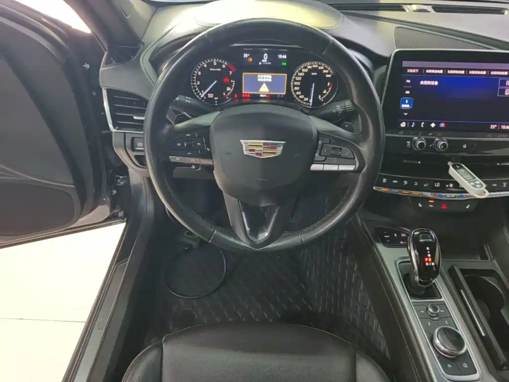 Cadillac CT5 — фото 11