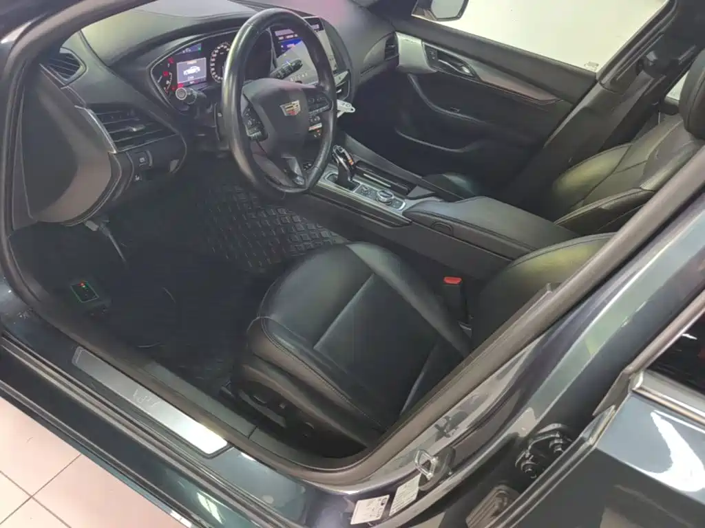 Cadillac CT5 — фото 15