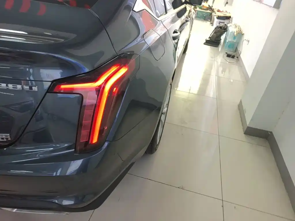 Cadillac CT5 — фото 8