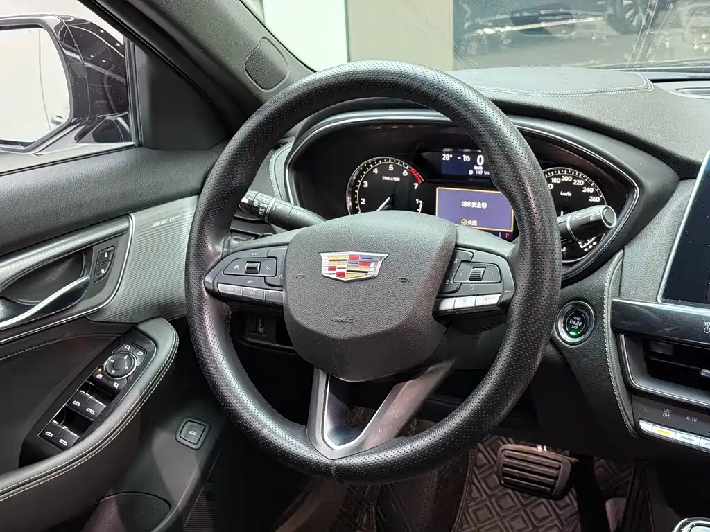 Cadillac CT5 — фото 7