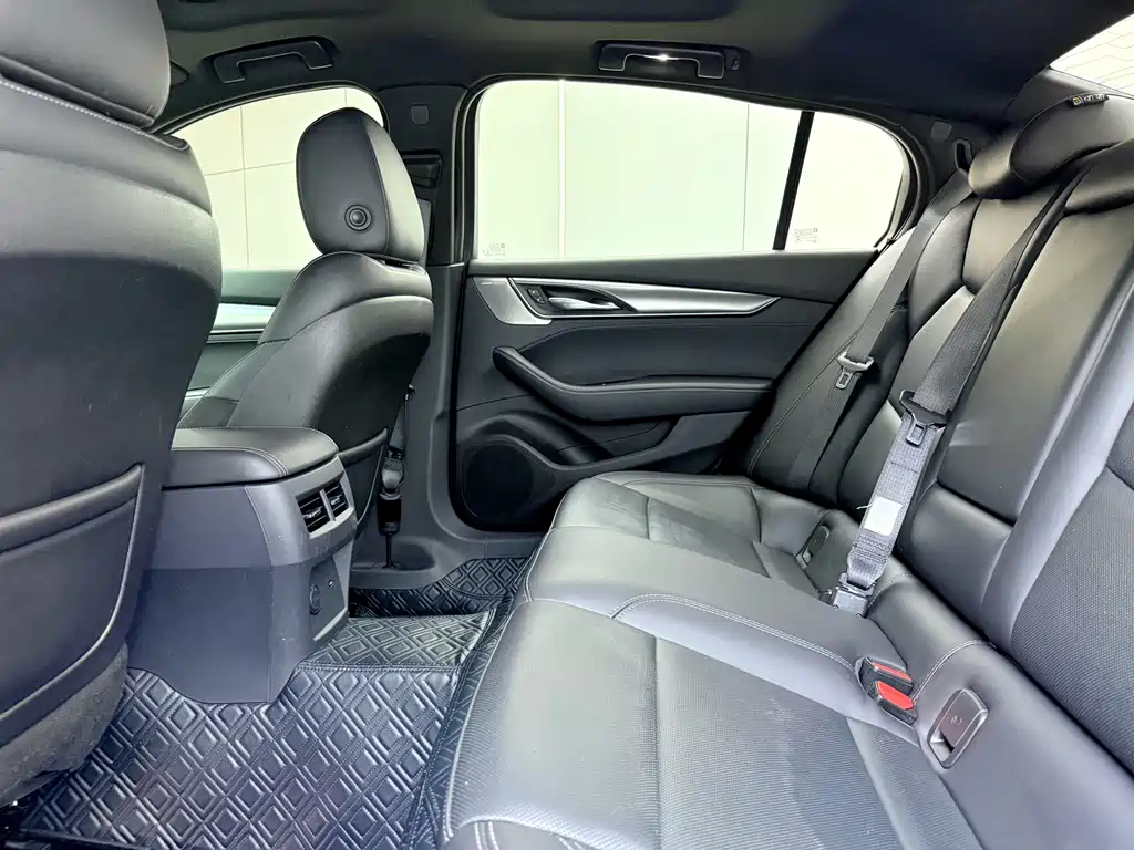 Cadillac CT5 — фото 10