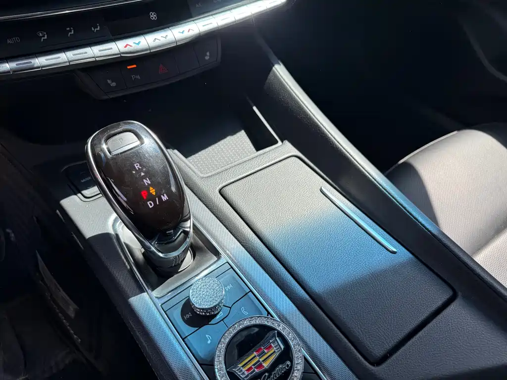 Cadillac CT5 — фото 19