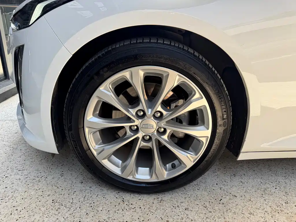Cadillac CT5 — фото 25