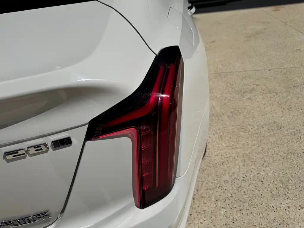 Cadillac CT5 — фото 33