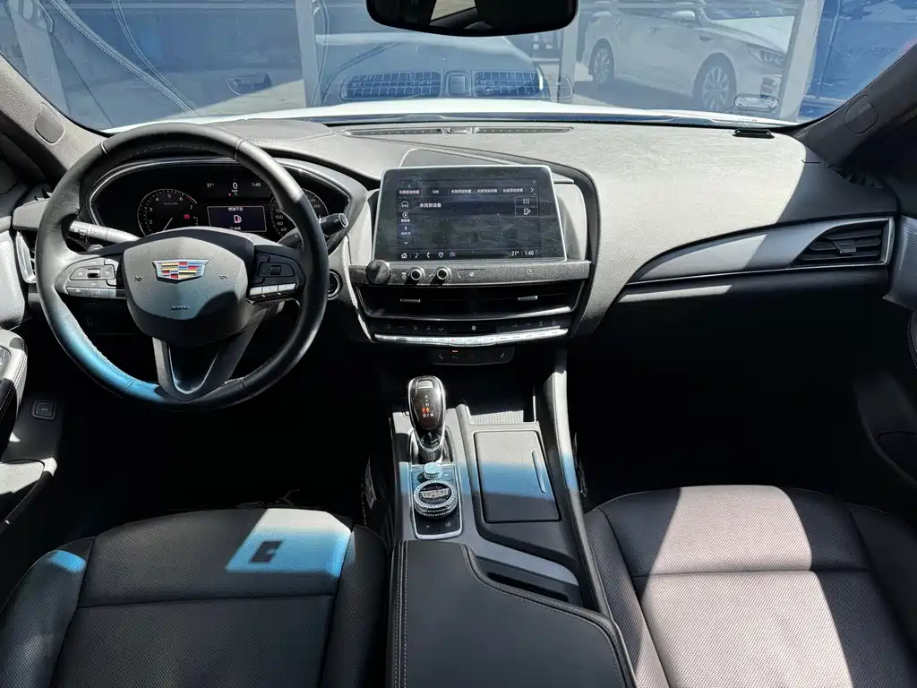 Cadillac CT5 — фото 5