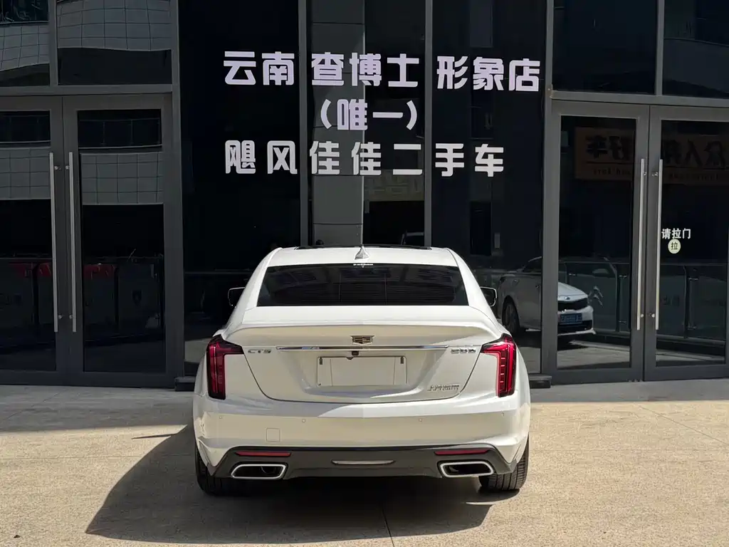 Cadillac CT5 — фото 8
