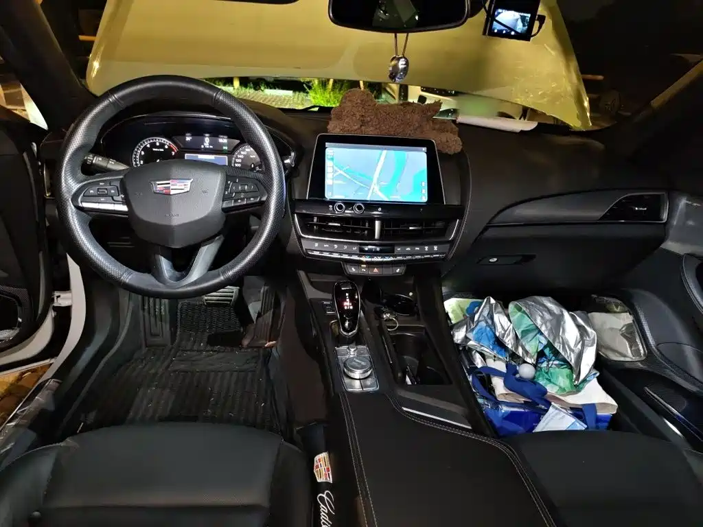 Cadillac CT5 — фото 10