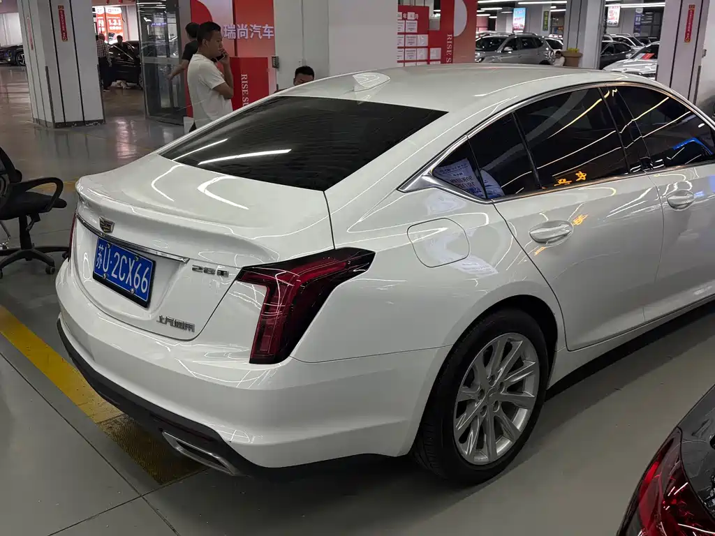 Cadillac CT5 — фото 7
