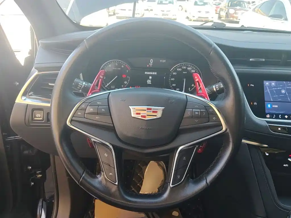 Cadillac XT5 — фото 11
