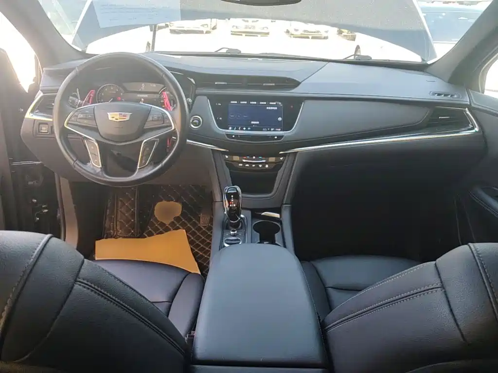 Cadillac XT5 — фото 10