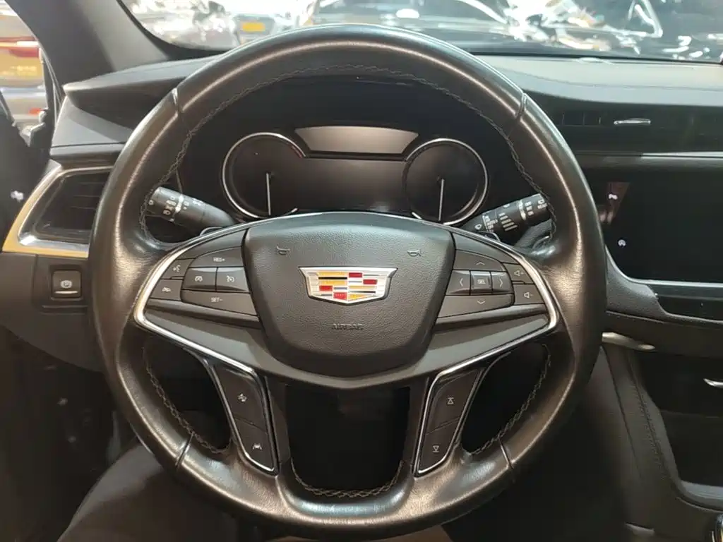 Cadillac XT5 — фото 11