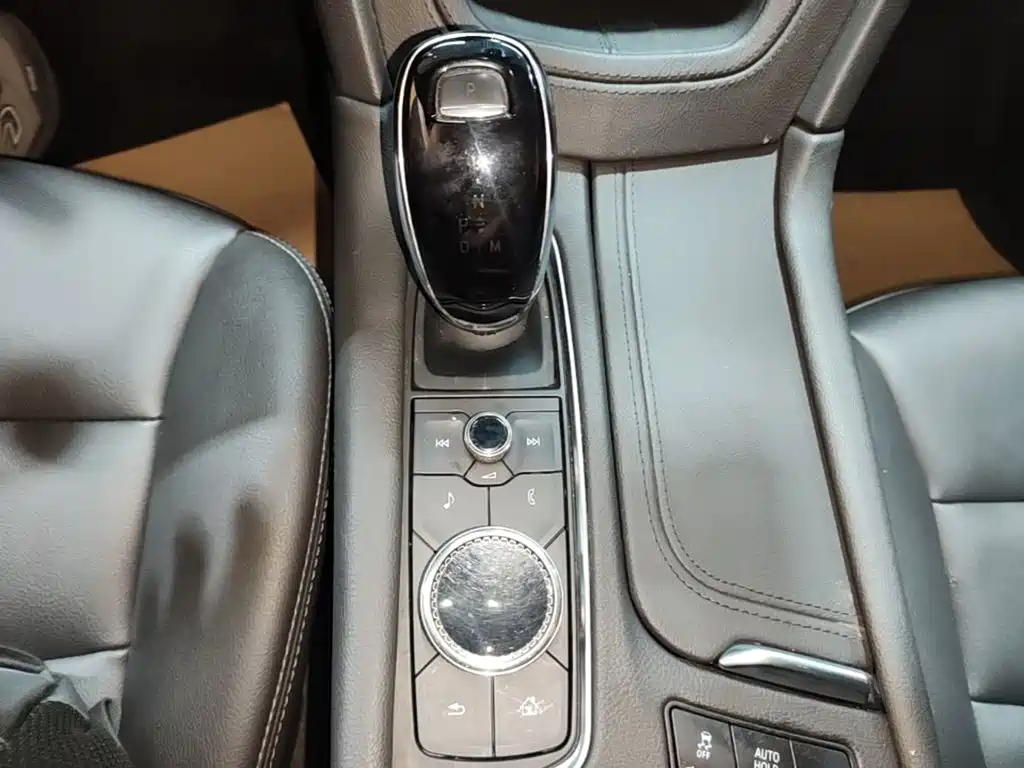 Cadillac XT5 — фото 14
