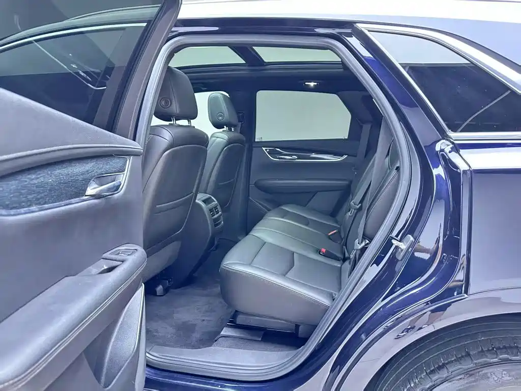 Cadillac XT5 — фото 17