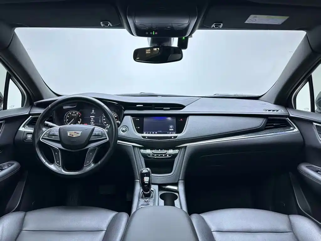 Cadillac XT5 — фото 10