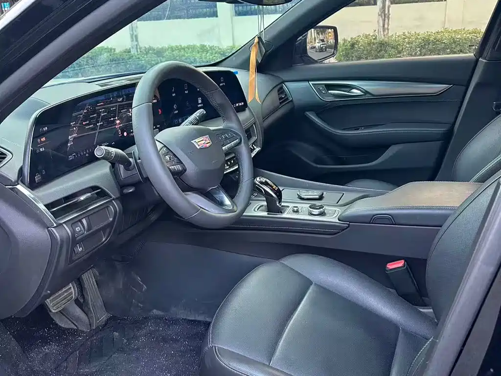 Cadillac CT5 — фото 4