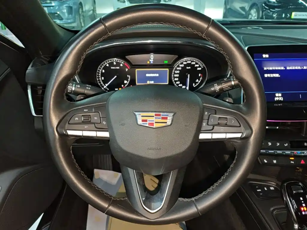 Cadillac CT5 — фото 11