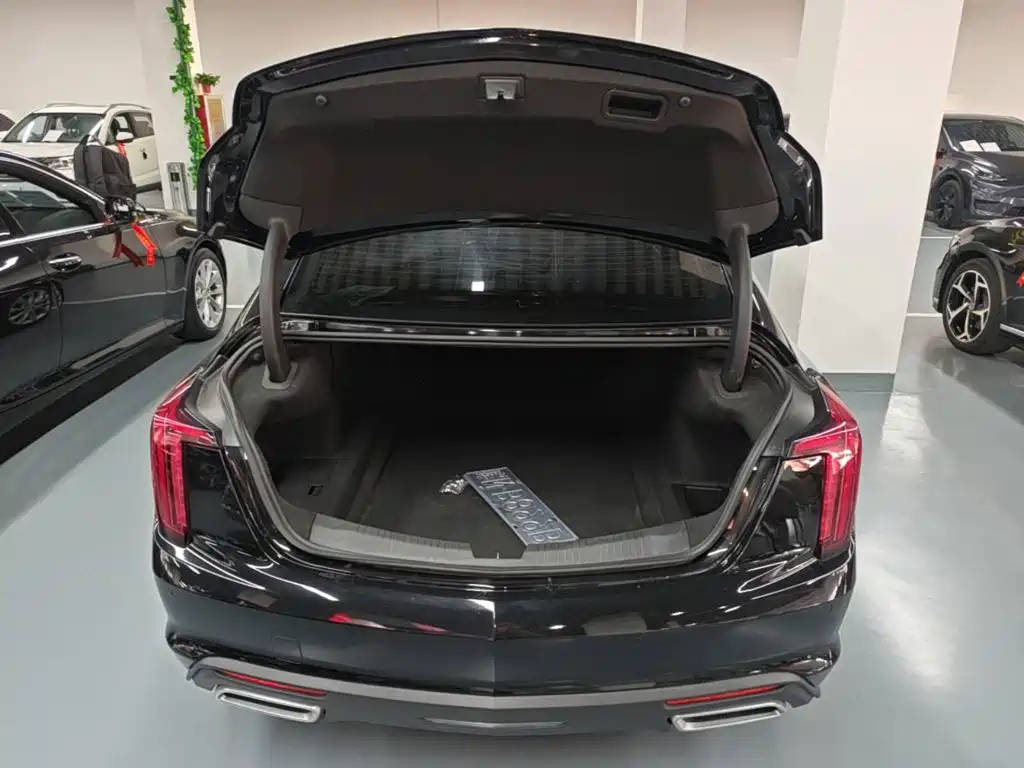 Cadillac CT5 — фото 19