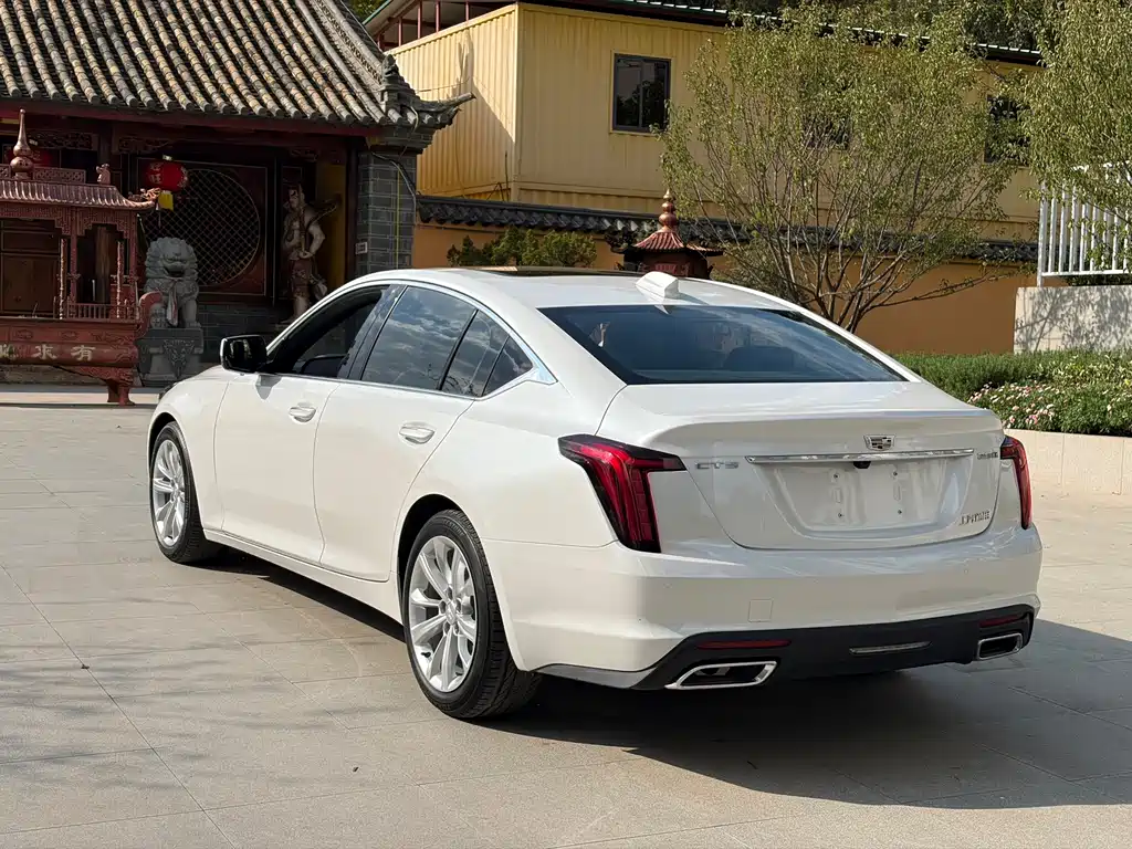 Cadillac CT5 — фото 13