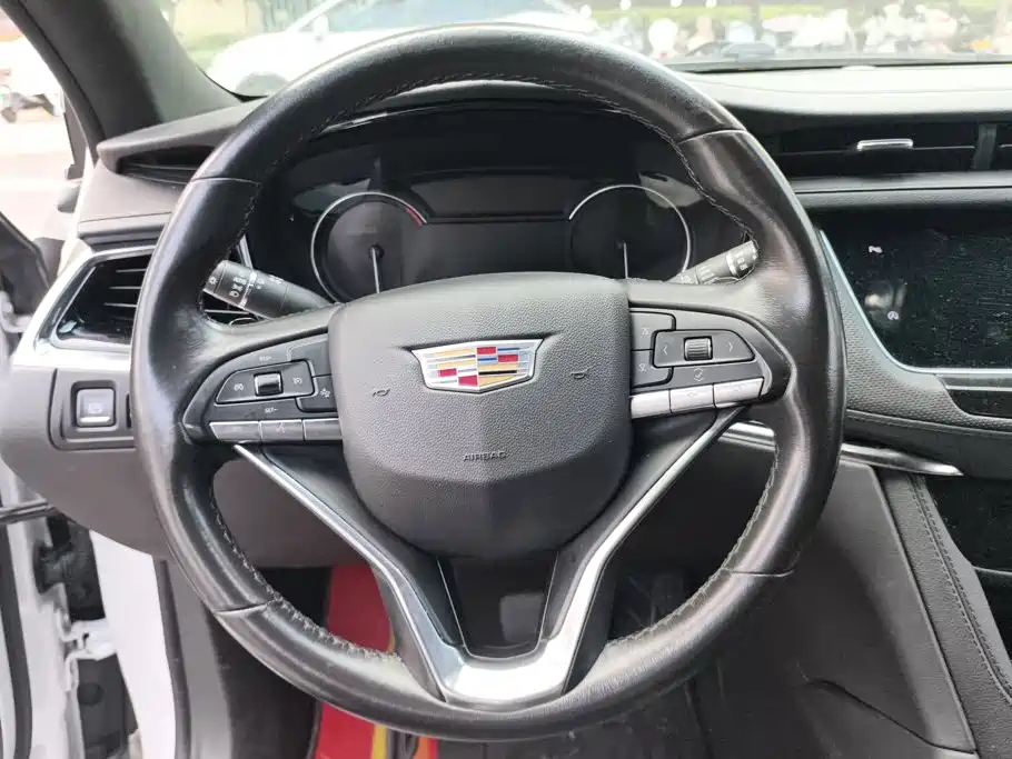 Cadillac XT6 — фото 15
