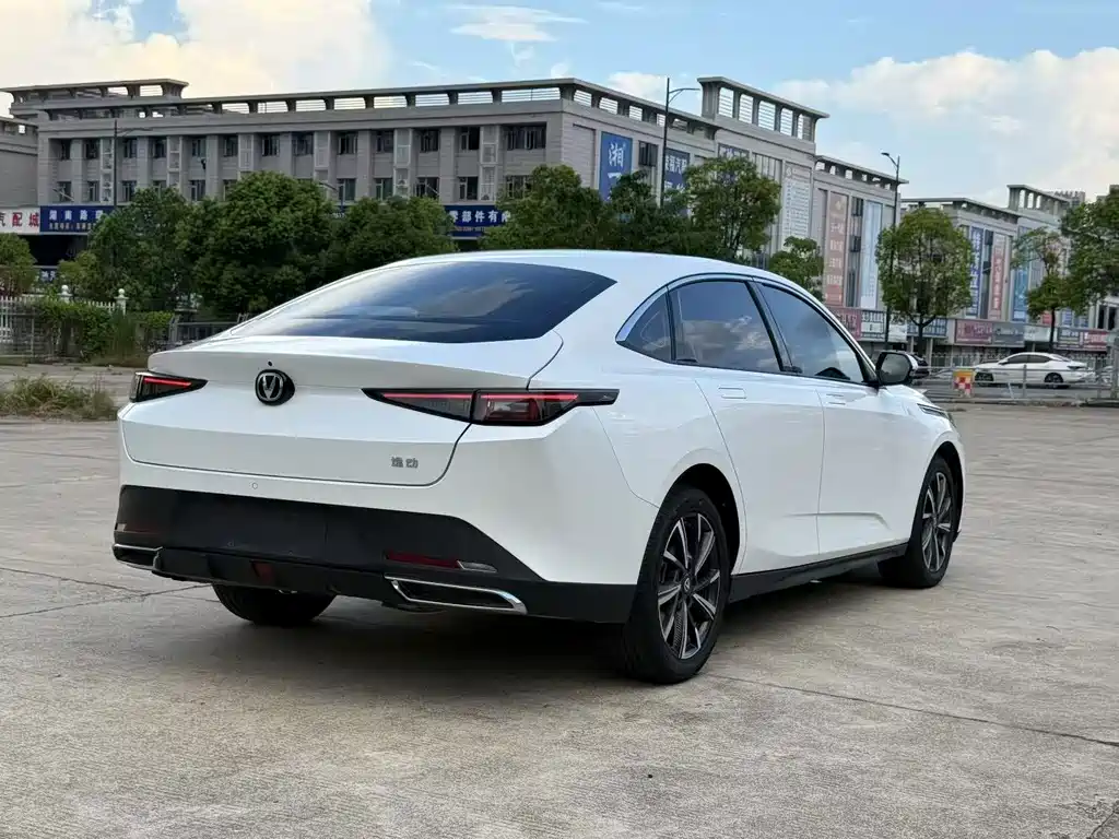 Changan Eado — фото 9