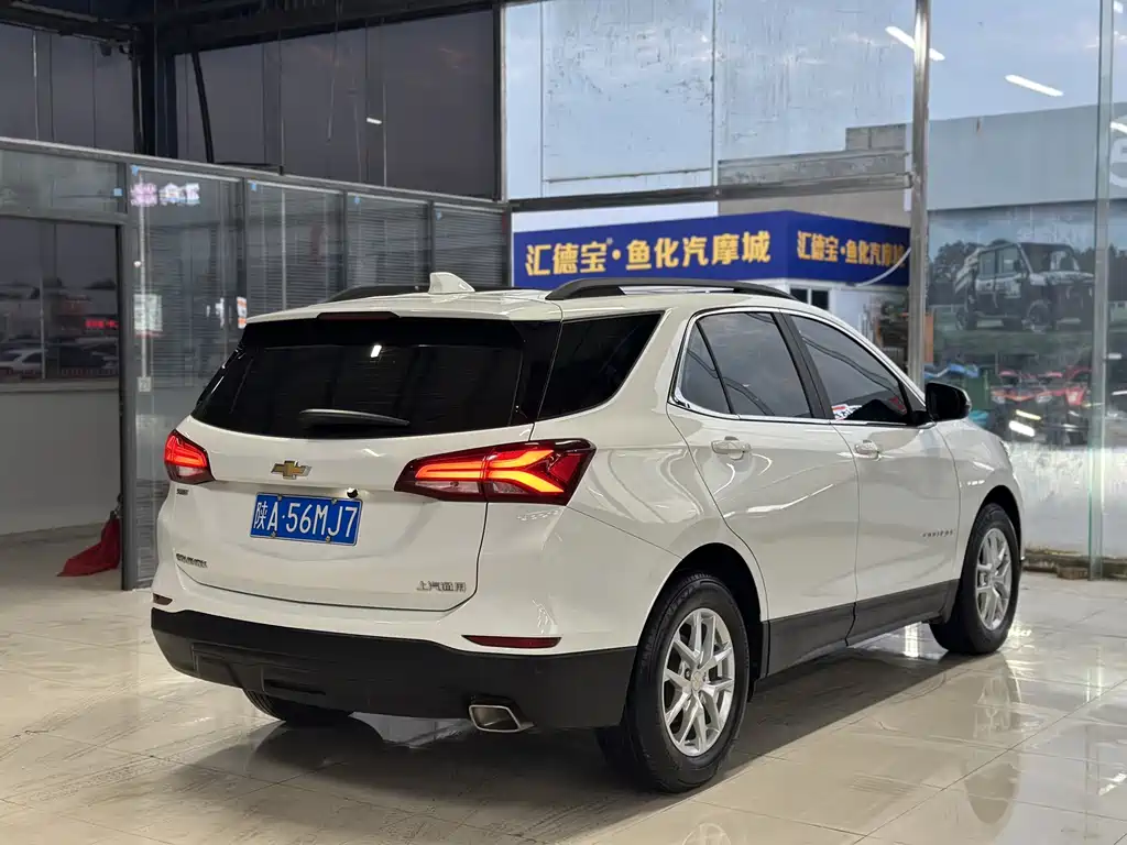 Chevrolet Equinox — фото 12