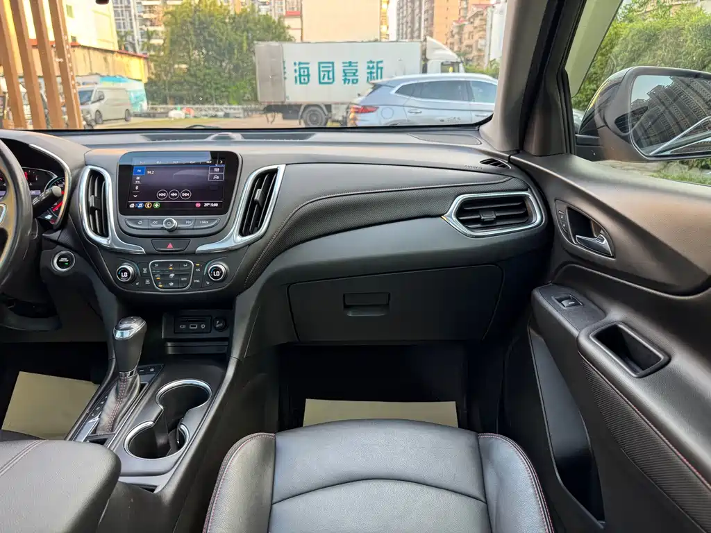 Chevrolet Equinox — фото 17