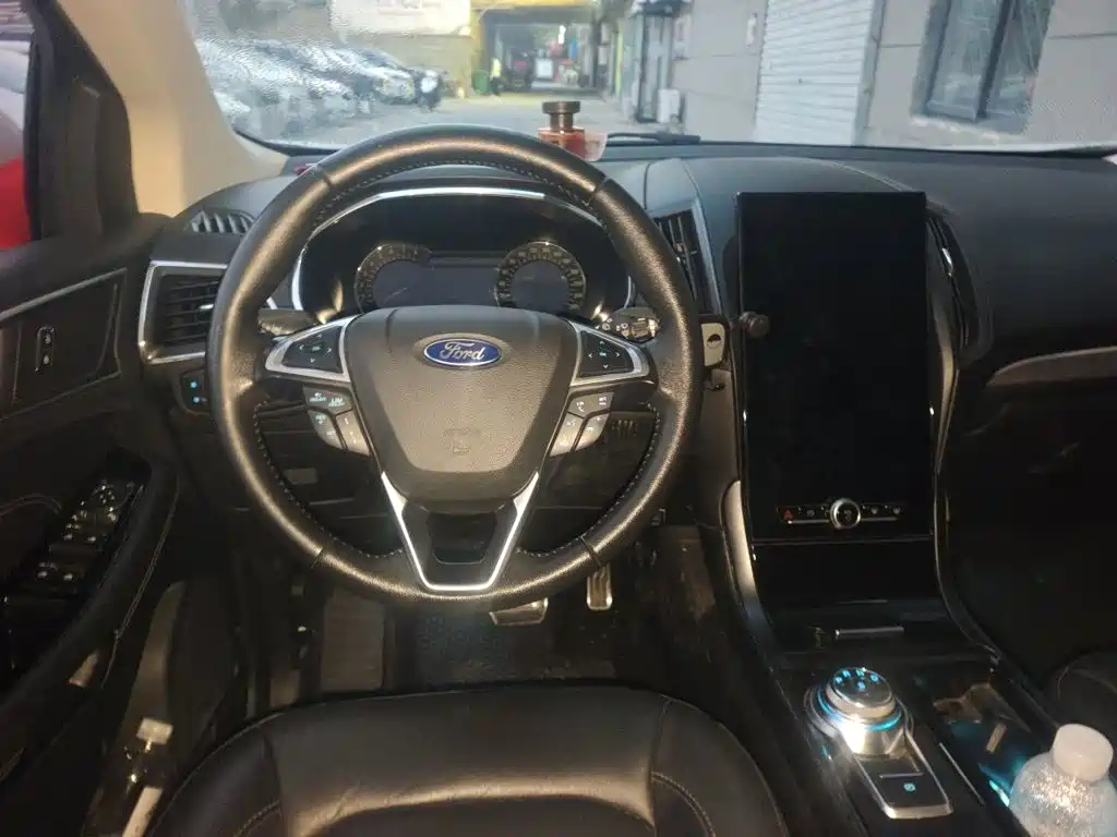 Ford Edge — фото 11