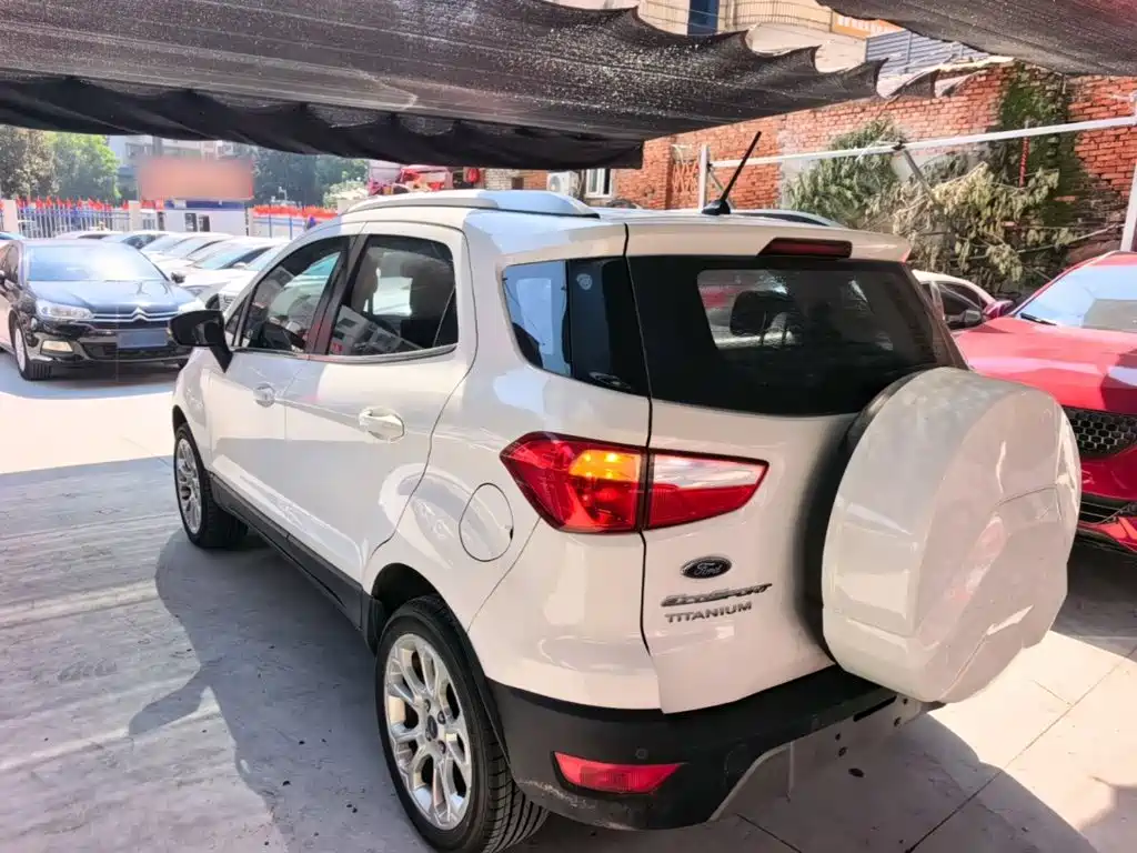 Ford Ecosport — фото 5