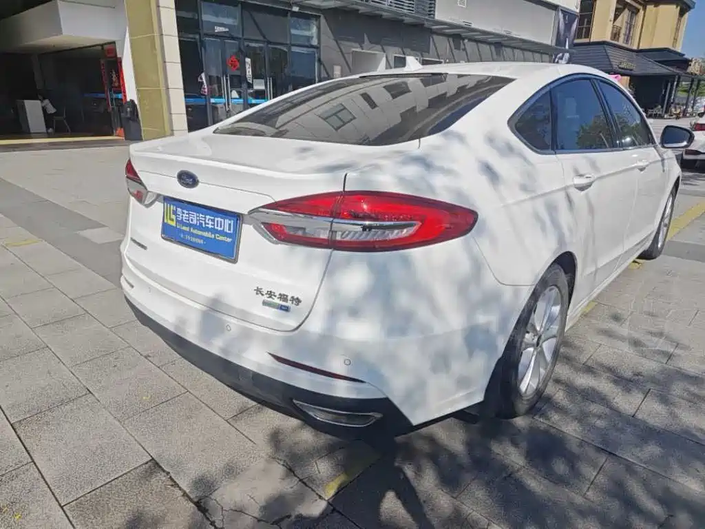 Ford Mondeo — фото 5