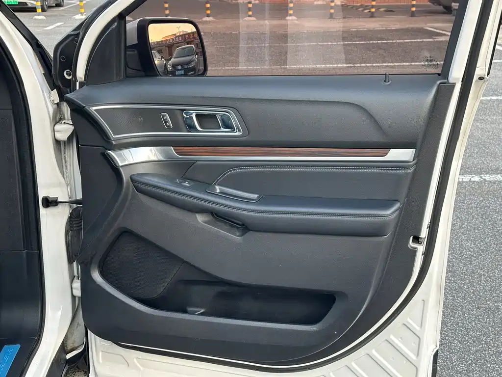 Ford Explorer (Import) — фото 17