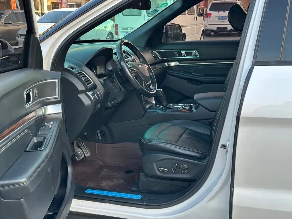 Ford Explorer (Import) — фото 7