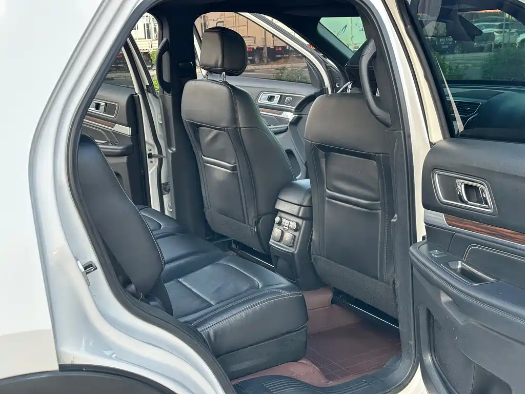 Ford Explorer (Import) — фото 10
