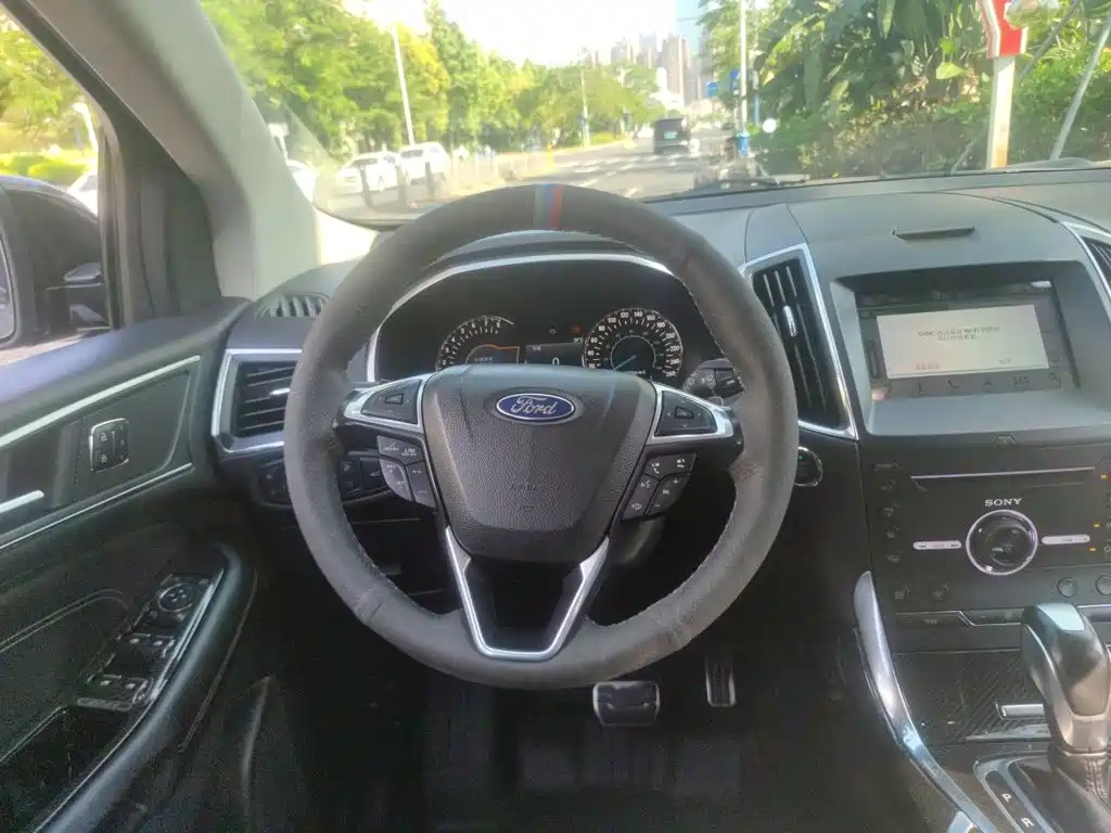 Ford Edge — фото 11