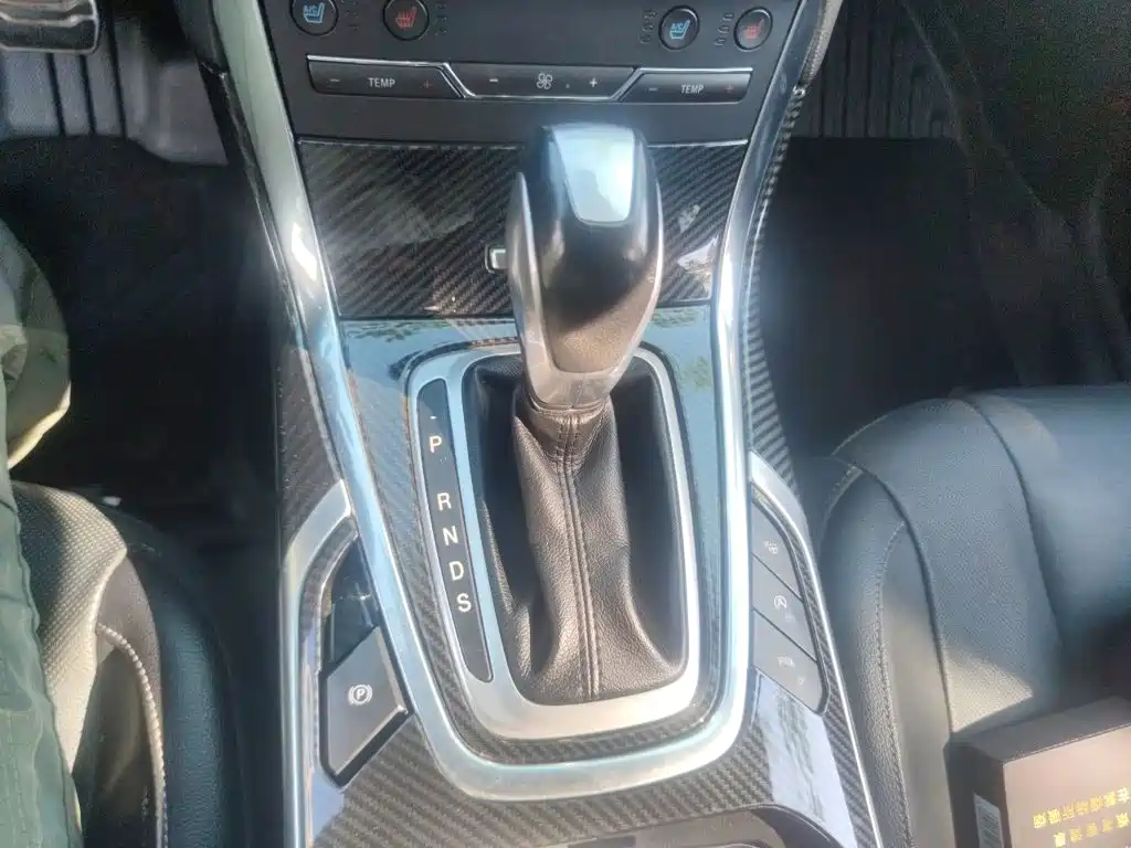 Ford Edge — фото 15