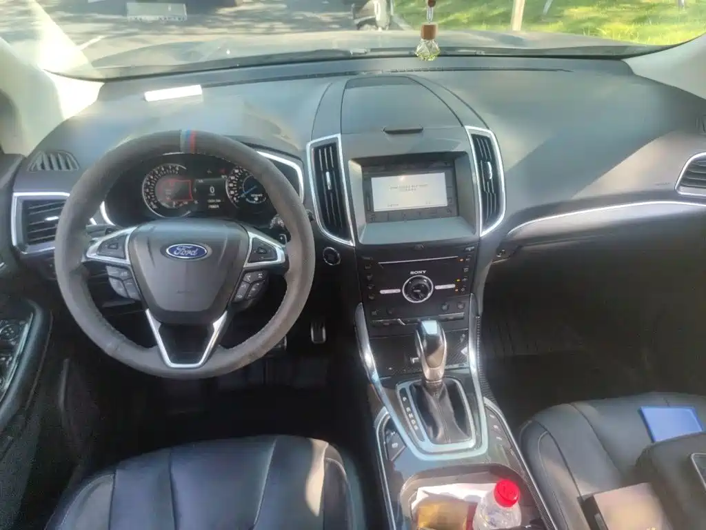 Ford Edge — фото 10