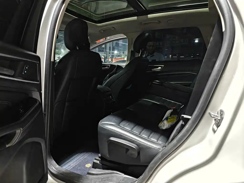 Ford Edge — фото 4